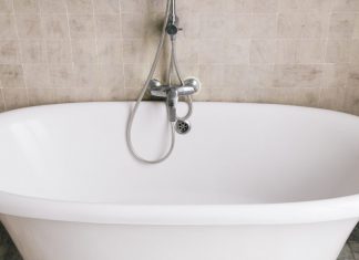 האמבטיה בדירה שאתם משכירים נראית רע? שפצו אותה במחיר אטרקטיבי במיוחד!